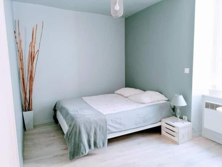 Eymoutiers  Appartement Rouge Avec Jardin מראה חיצוני תמונה