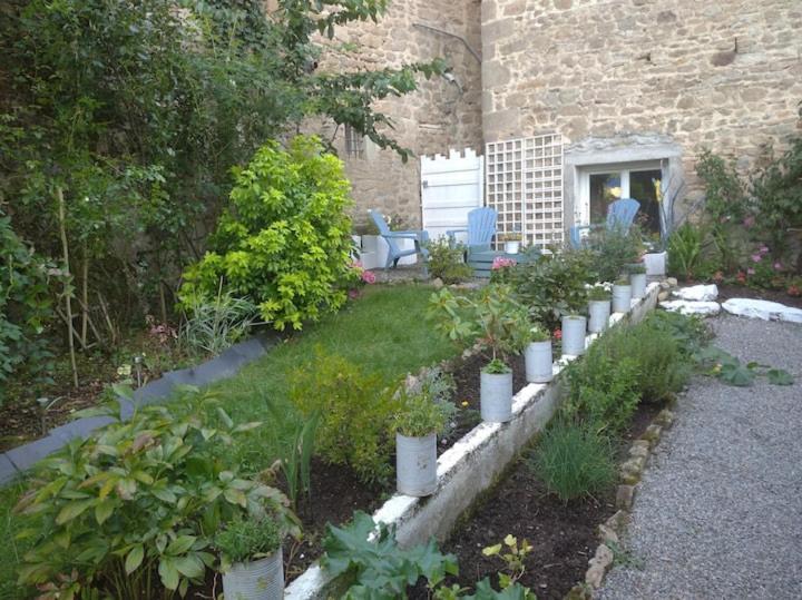 Eymoutiers  Appartement Rouge Avec Jardin מראה חיצוני תמונה
