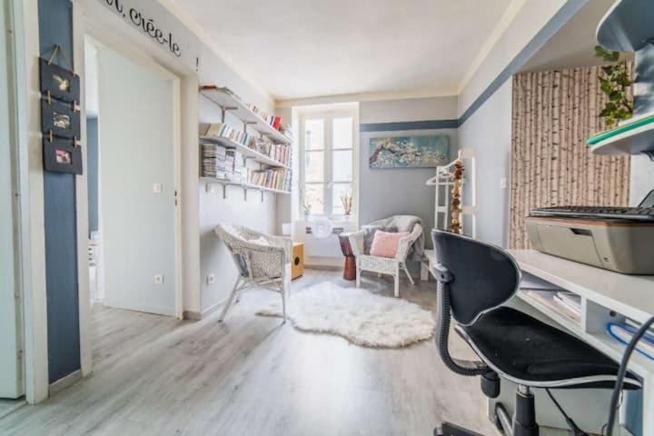 Eymoutiers  Appartement Rouge Avec Jardin מראה חיצוני תמונה